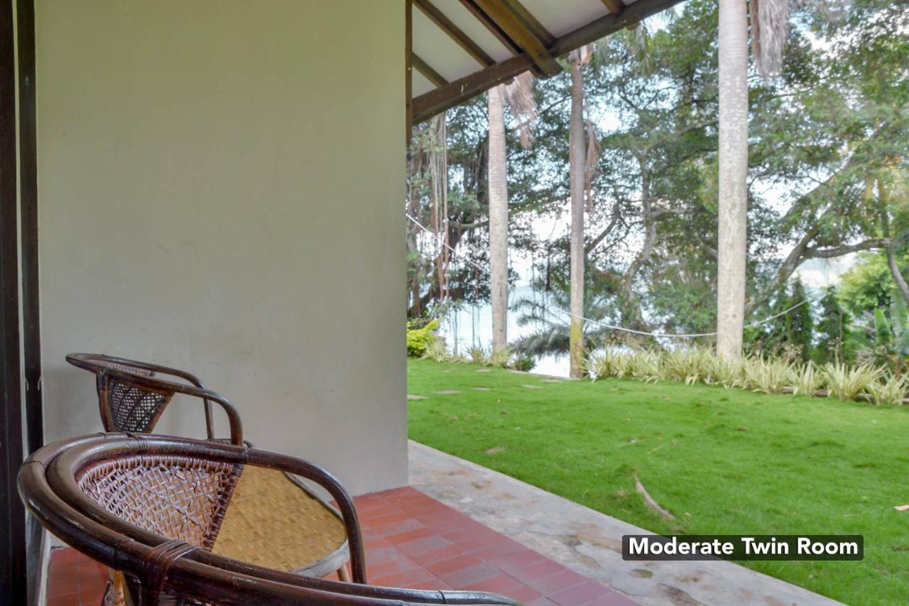 Silintong Hotel Ambarita Exterior foto