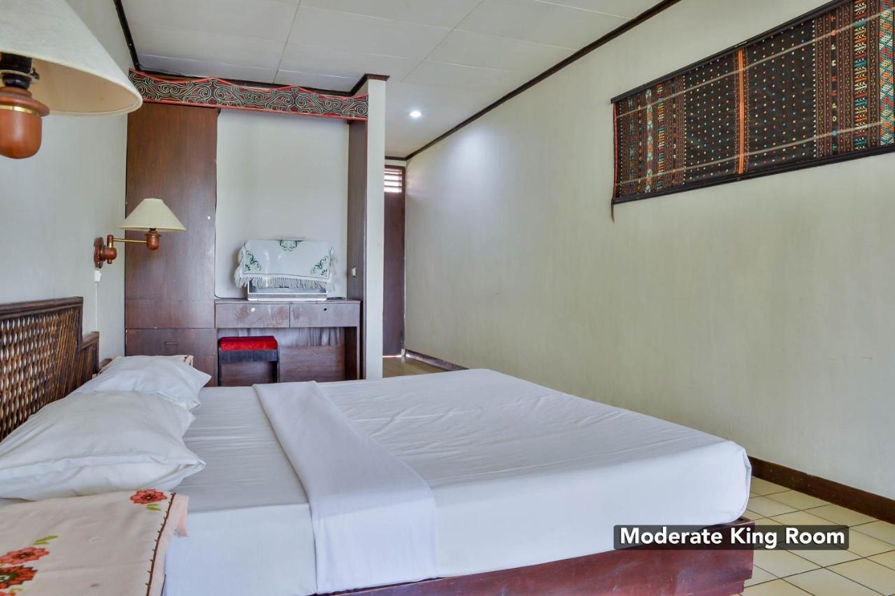 Silintong Hotel Ambarita Exterior foto